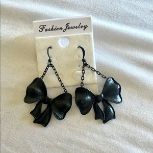 Black bow earrings